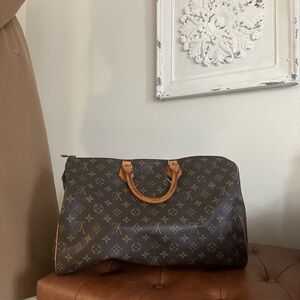 Authentic vintage Louis Vuitton Monogram Speedy 40 well loved